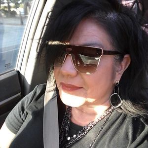 Meet your Posher, Dora p